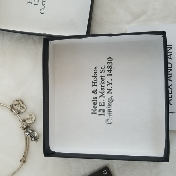 Alex and Ani Queen's Crown bracelet with box - Picture 13 of 13